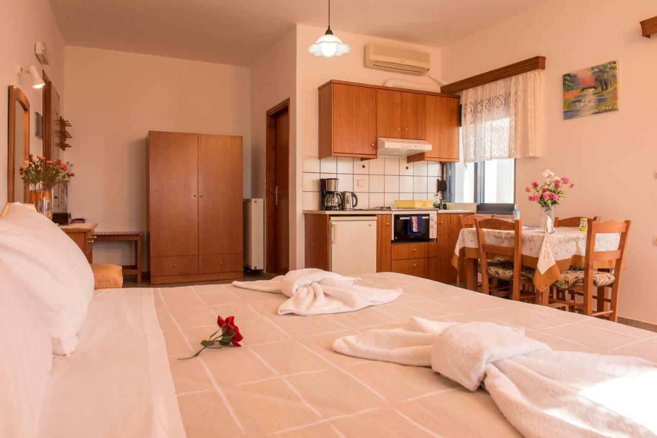 Roula Apartments Paleokhóra Eksteriør bilde